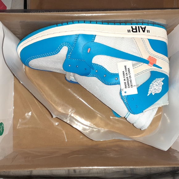 AIR JORDAN 1 OFF-WHITE UNC - Picture 4 of 16